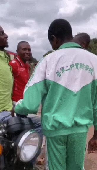 娼墝杩愬姩鏍℃湇,娼墝鏍℃湇