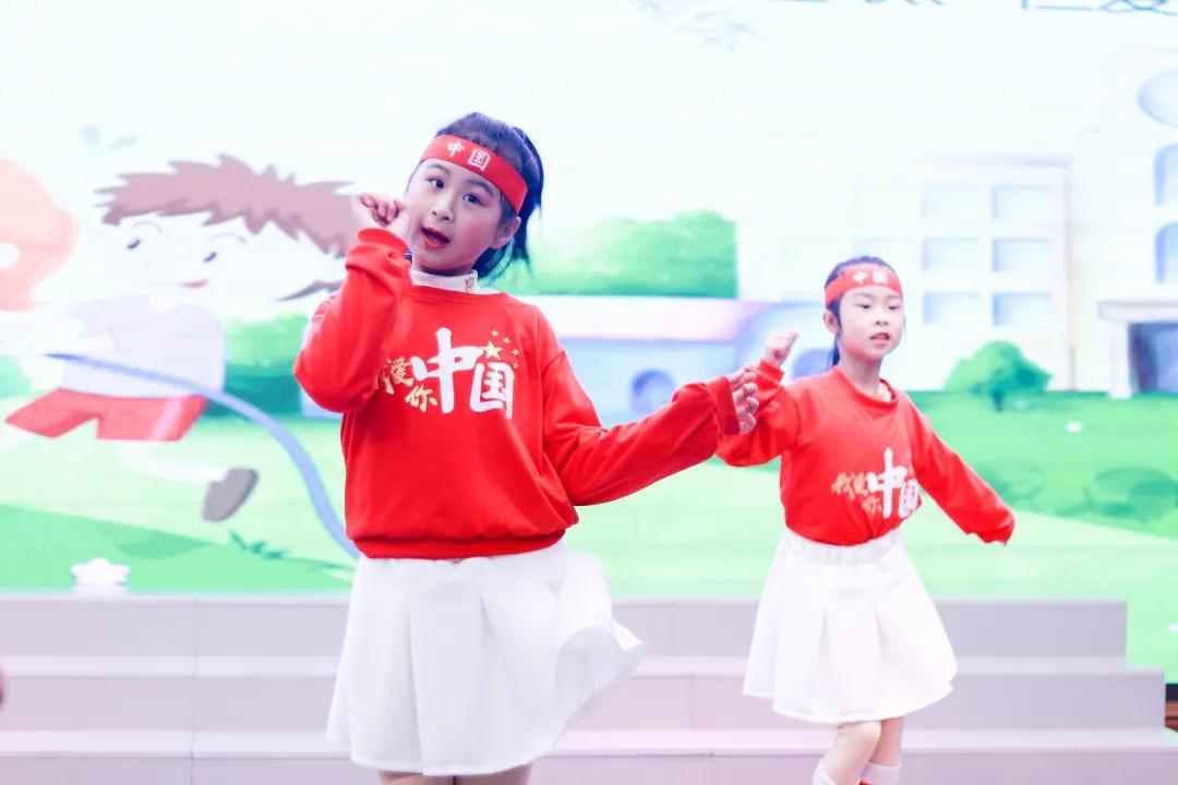 红领巾向未来少先队活动课,红领巾向未来小学班会