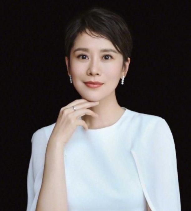 嫁入豪门从不炫富的三位女明星,娱乐圈钻戒最豪华的女明星