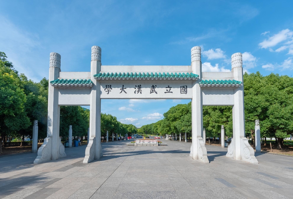 渝论|大学“正门”迎客才能让黄牛无机可趁