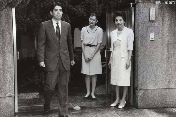 安倍遇刺身亡在场女保镖引热议,安倍妻子对安倍遇刺的反应