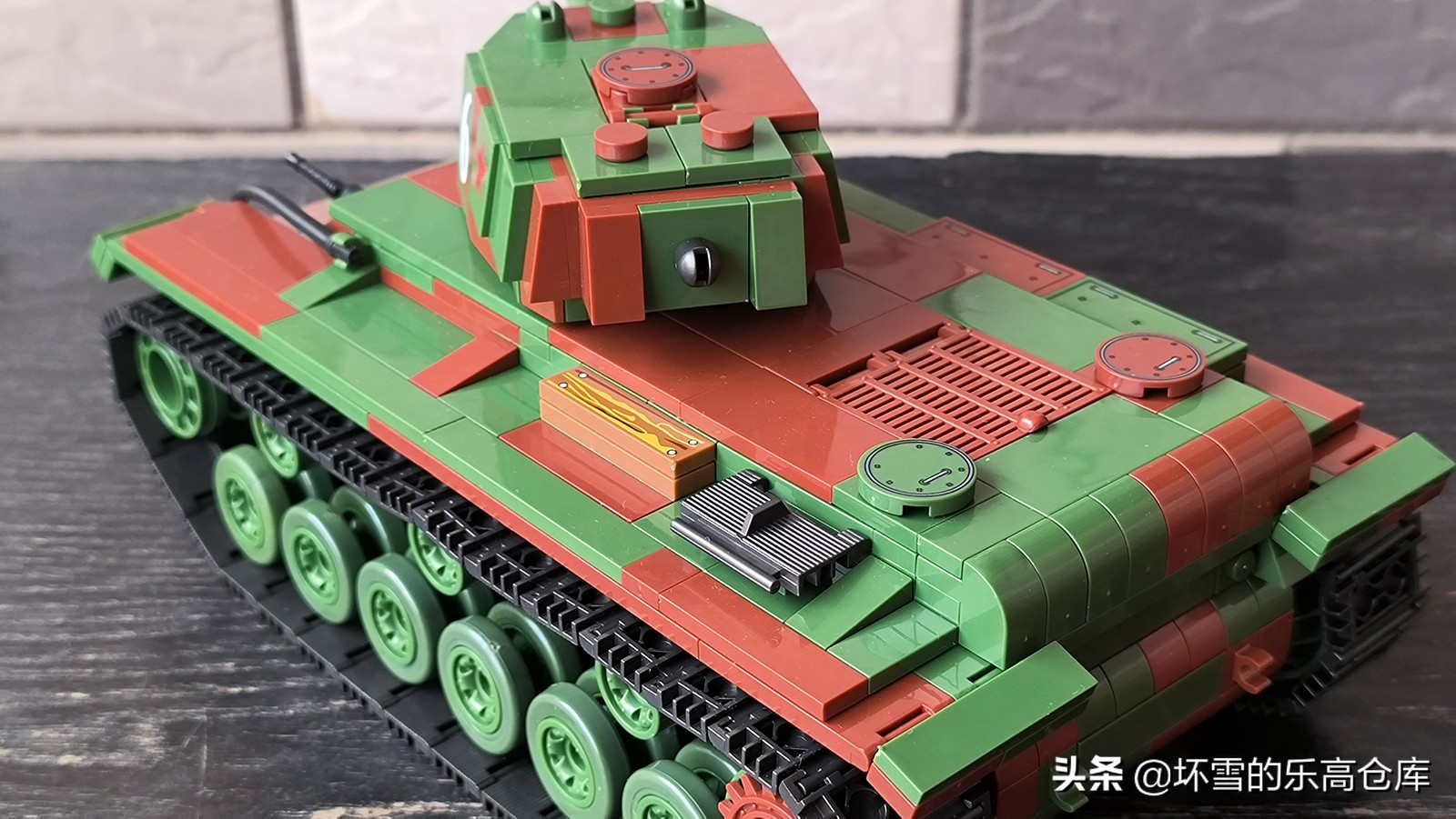 kv-2重型坦克木质拼装,kv1坦克到kv6坦克的进化史