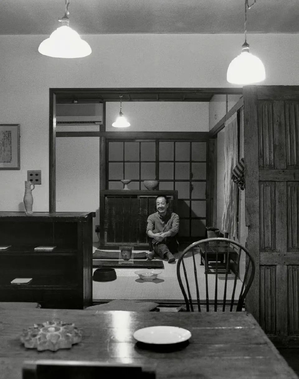 放弃高薪工作，在400m²的“小窝”里，造一所古道具商店