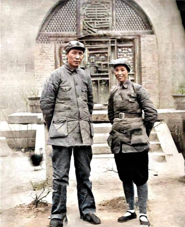 1949年，毛主席进北平时的一组老照片，穿着军棉大衣气场强大