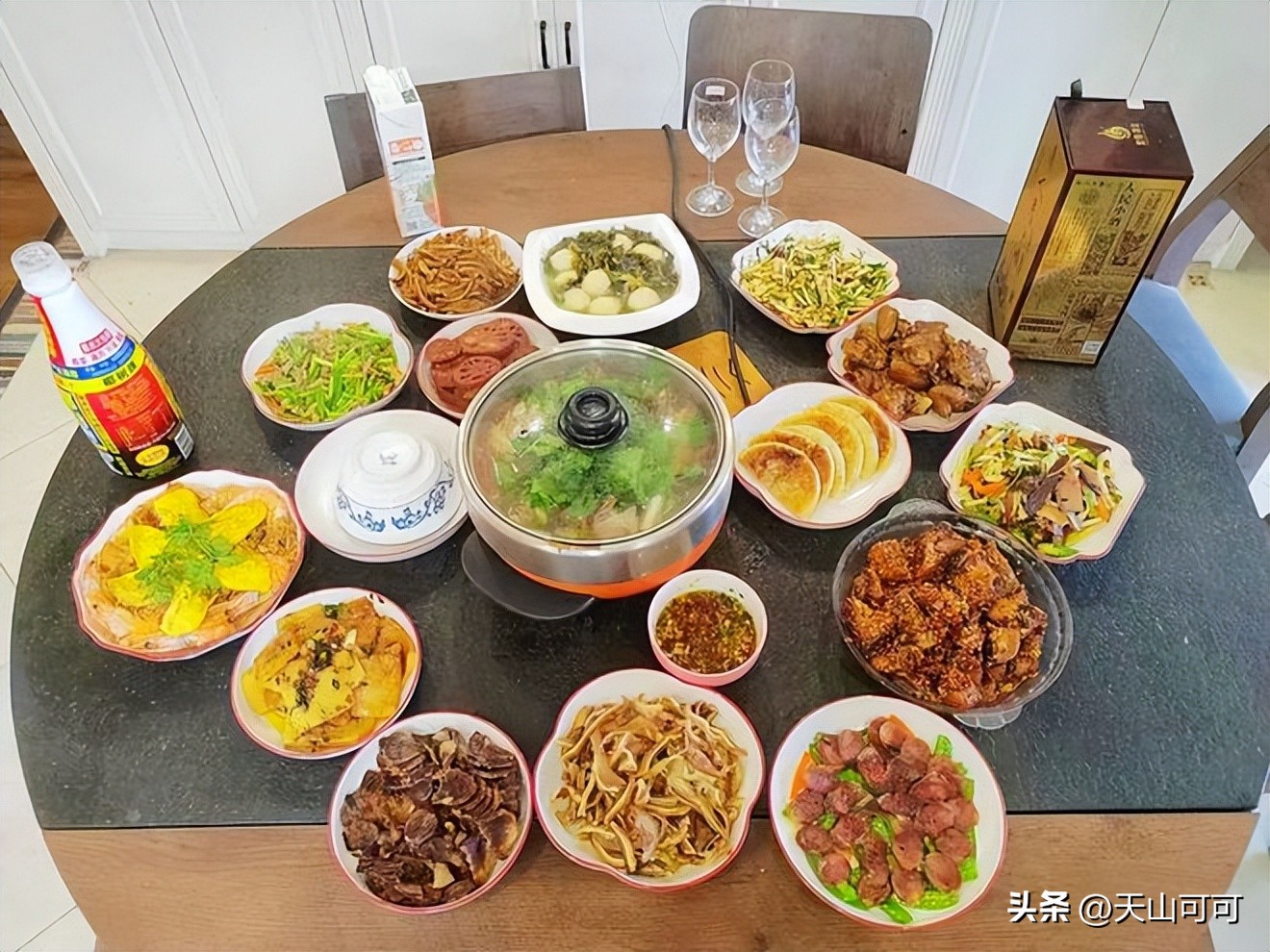 大家庭15个人的年夜饭菜单,年夜饭必备的二十道菜四口之家