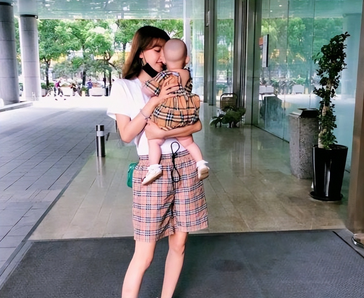 二十岁就当妈的女明星,最年轻当妈的女明星有哪些