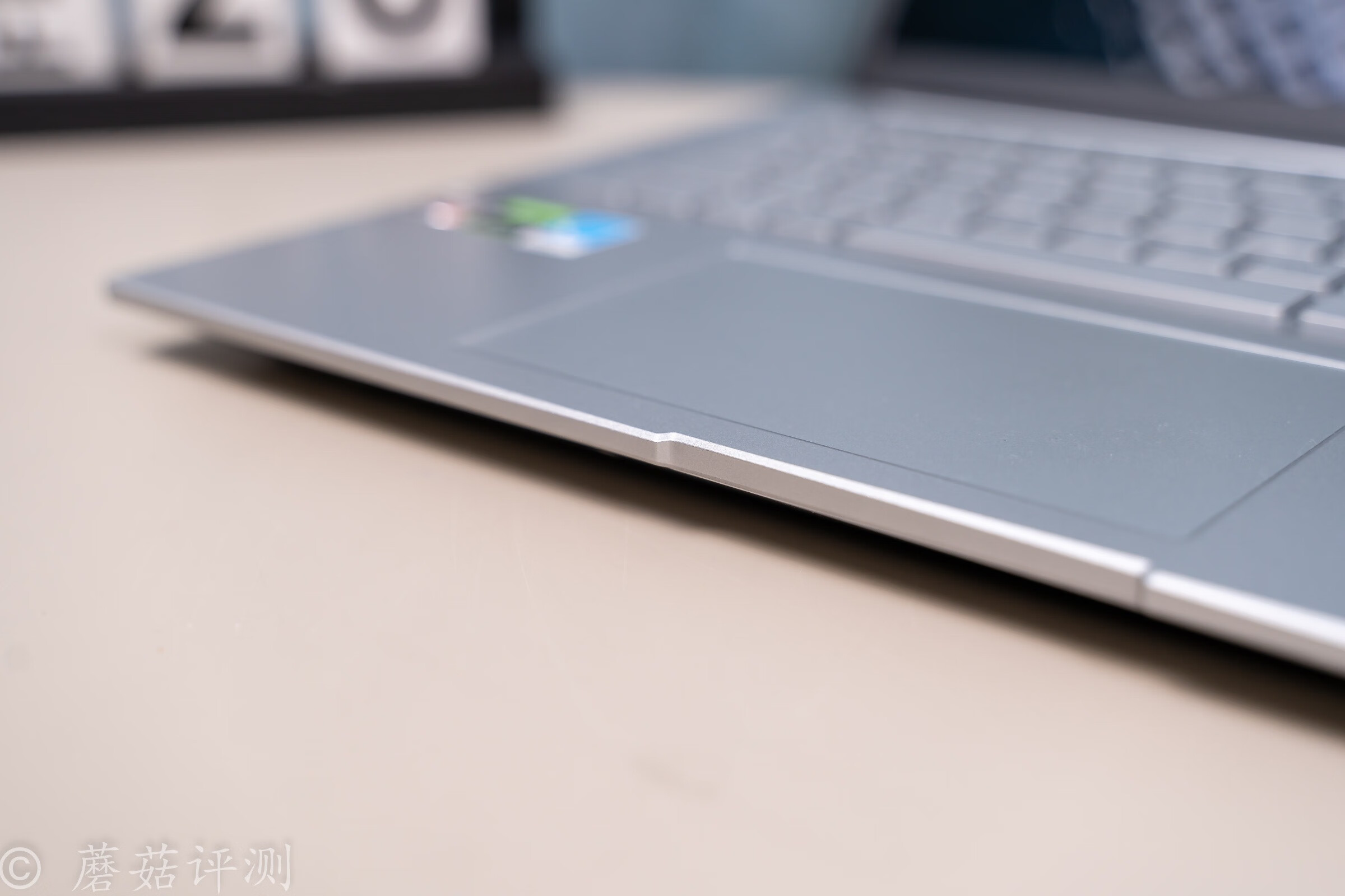 华硕无畏pro15锐龙版和灵耀pro14,轻薄本华硕无畏pro15游戏测评