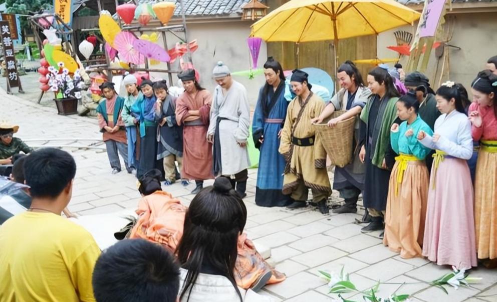 20万横店群演现状美女成群,横店20万女群演