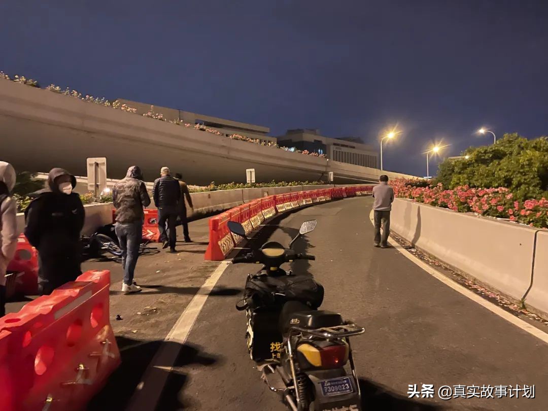 封控27天，注册成骑手，在静悄悄的上海街头游荡