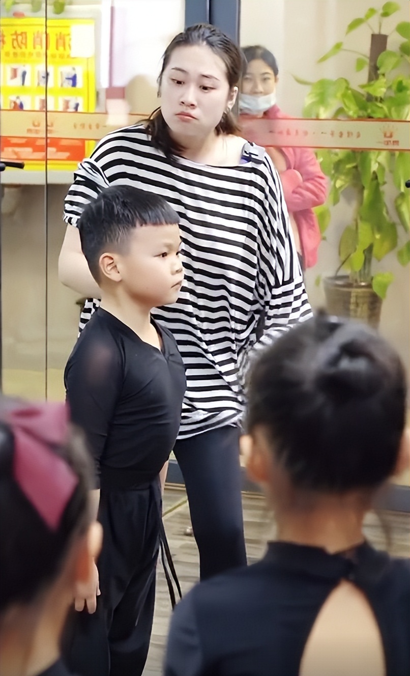 拉丁舞最火的老师教学直播间,最火拉丁舞老师教跳拉丁舞