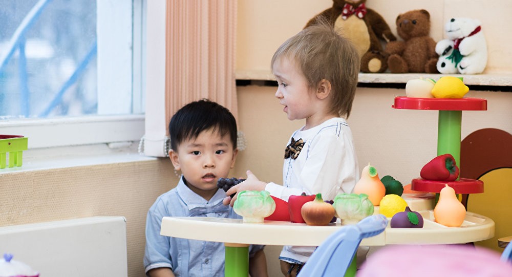 孩子总“偷”东西?心理学家:道德感形成,年龄不同处理方式不同