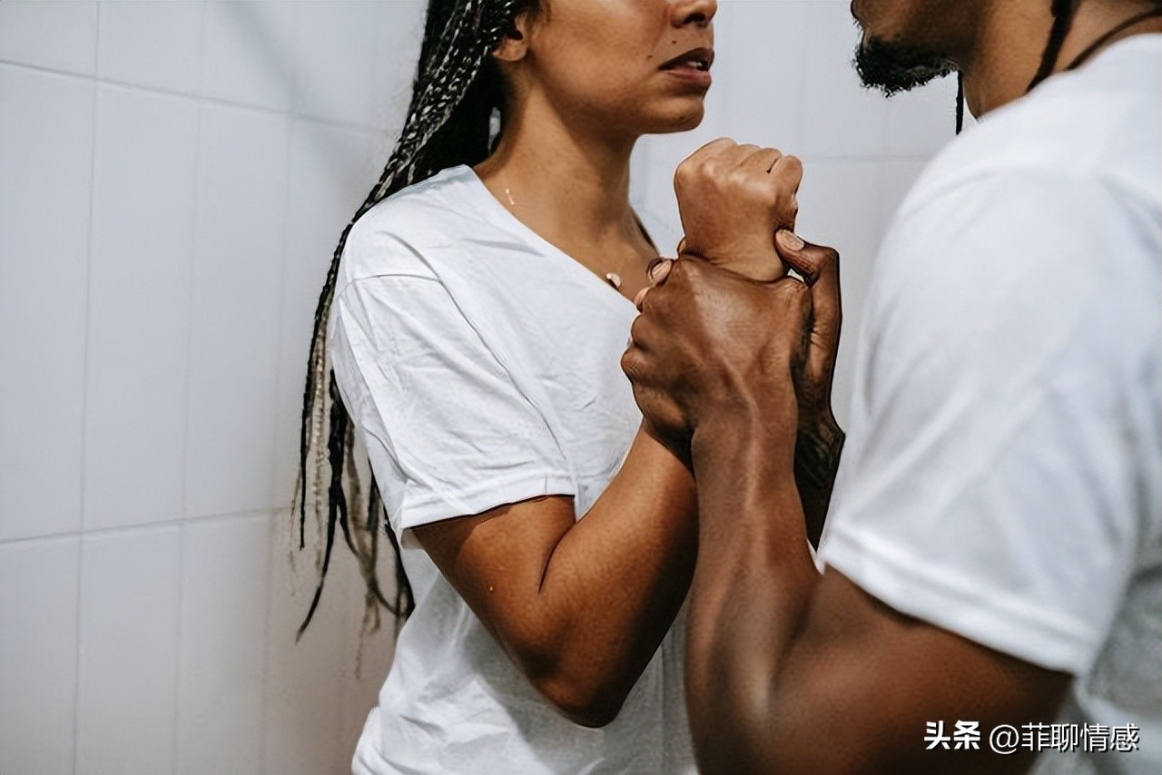 当老公对你发火你该怎么压抑内心,夫妻两个生气作为朋友怎么沟通