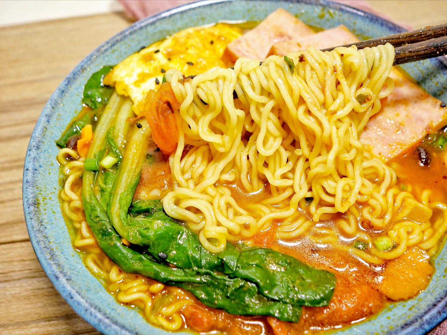 白水煮泡面怎么做,用开水泡面的神仙吃法