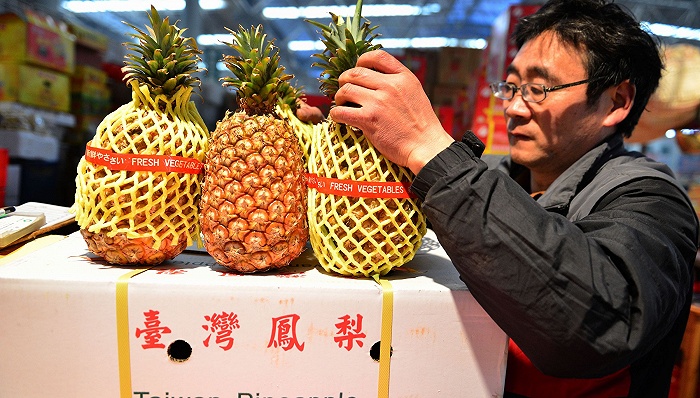 继吃不起茶叶蛋、凤梨后，台媒又出新言论：大陆穷到喝不起白酒