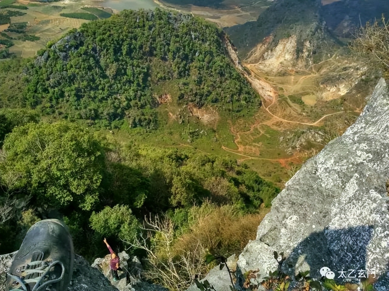 攀普洱天壁山之西门崖子：一日凌云出，群山齐失自高心