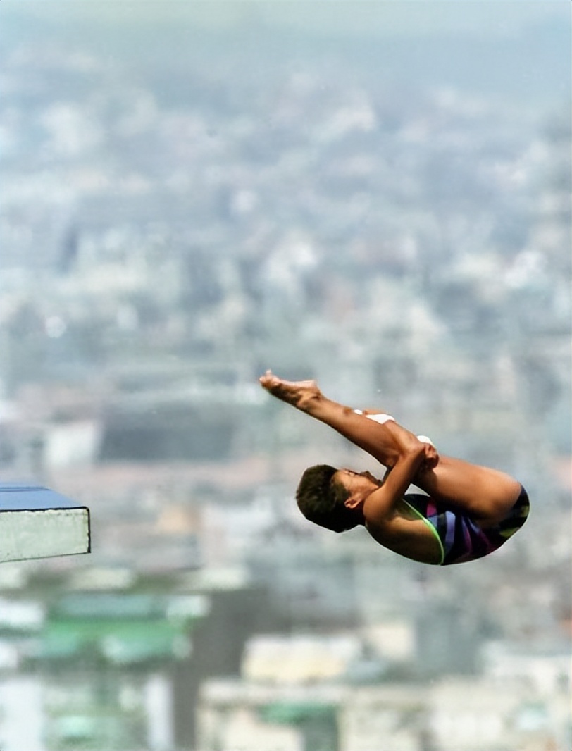 跳水皇后伏明霞嫁给了谁,跳水女皇伏明霞吴敏霞