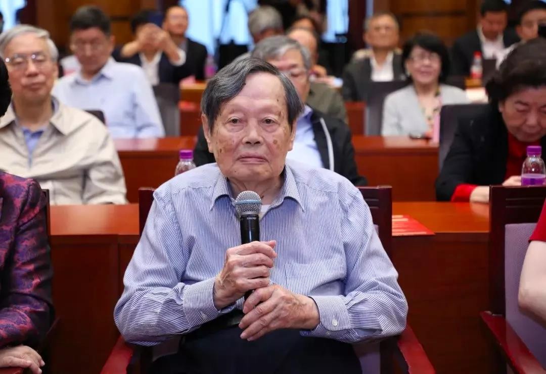 翁帆说出当年嫁82岁杨振宁的原因,翁帆28岁前是做什么的