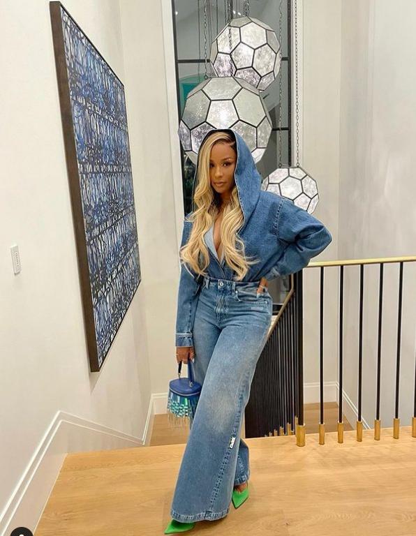 第一次参加nba全明星赛的詹姆斯,詹姆斯为什么叫小皇帝