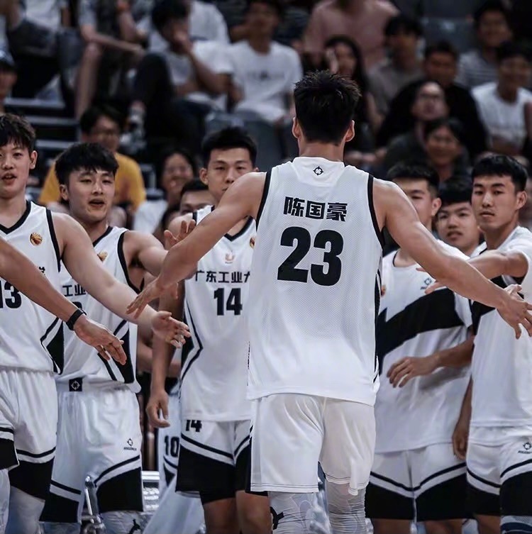 幽默！杜锋：很想陈国豪加盟广东，但已经有徐杰这位优秀中锋