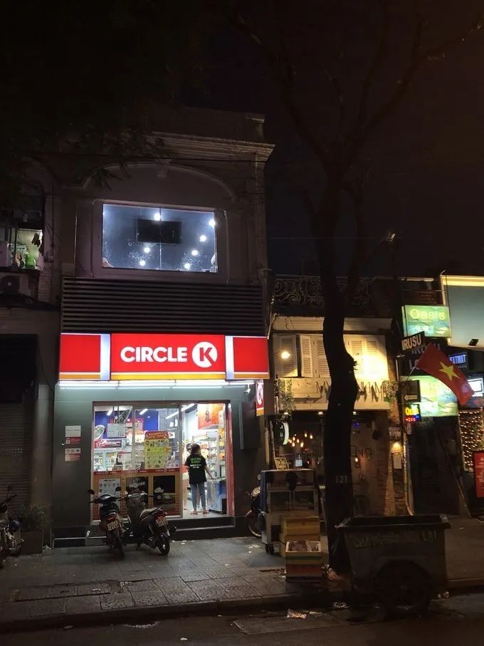 走进越南感受异国风土人情 (越南街头采访对中国的印象)