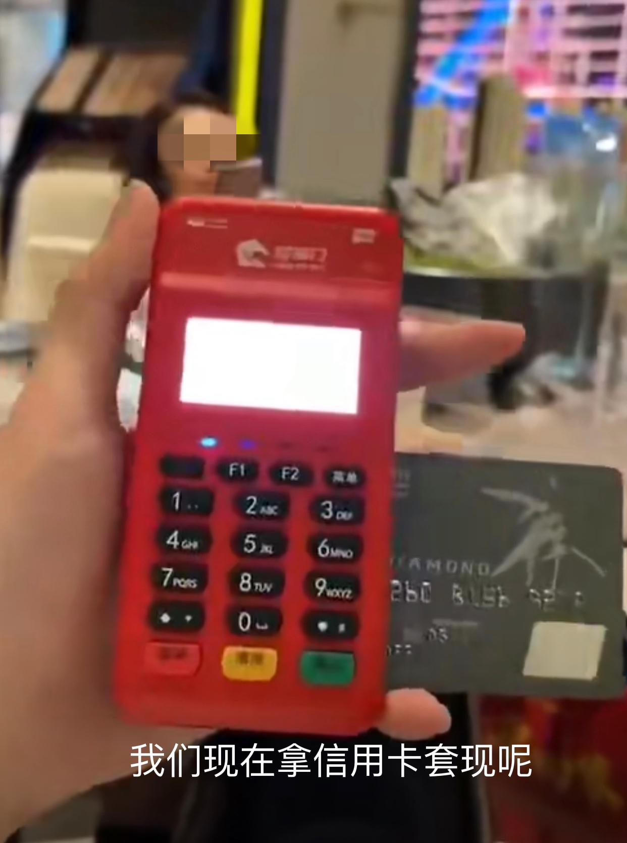 曝张颖颖违法!狂刷汪小菲*用卡信现套**,哭诉月入480万靠自己买房