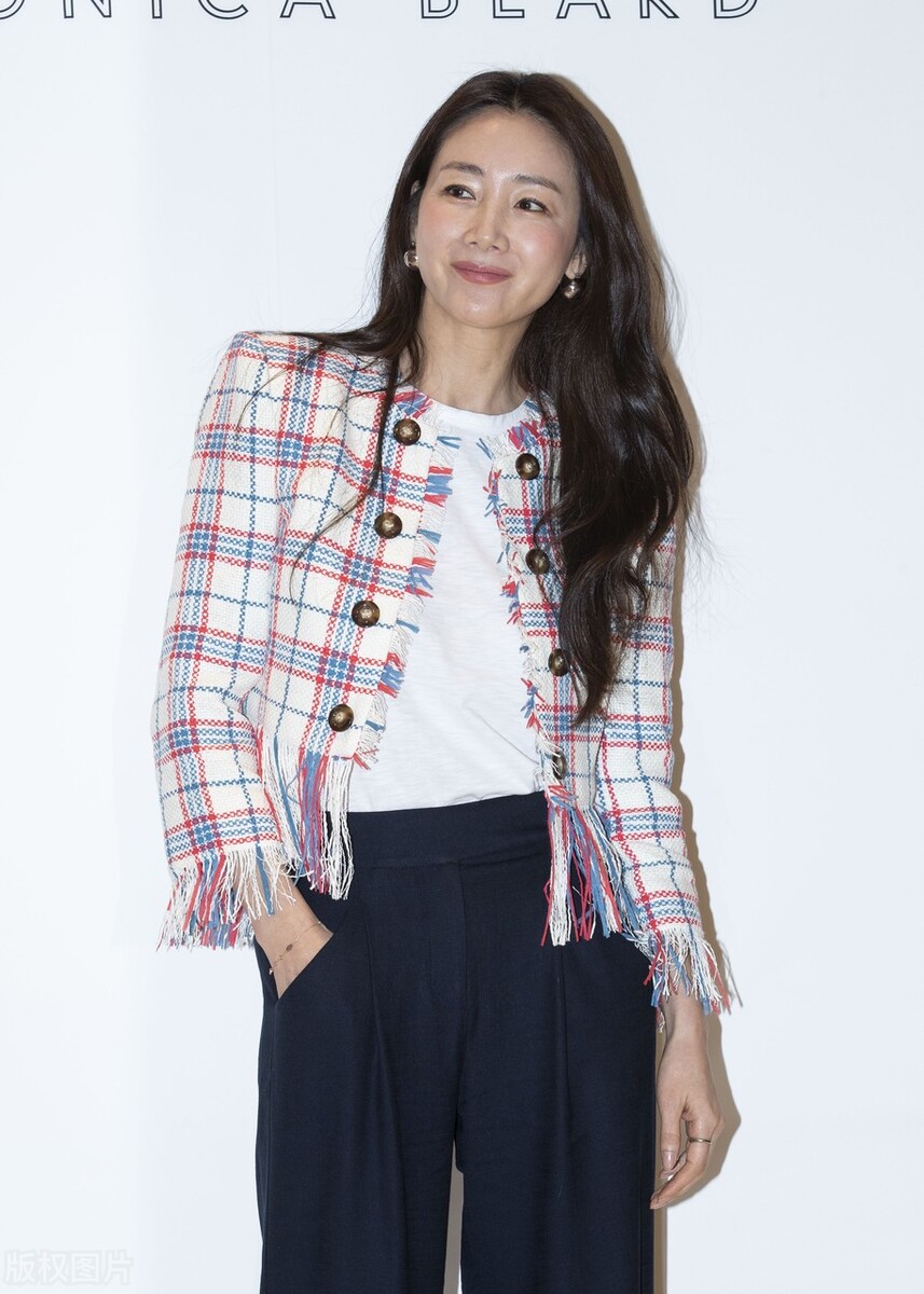 韩国女星崔智友冬装图片,韩国女星崔智友穿搭