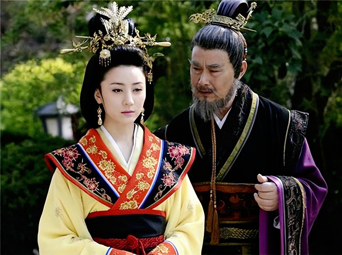 尤小刚与田歌离婚30年:他三婚娶小妻子64岁做父亲,她至今单身