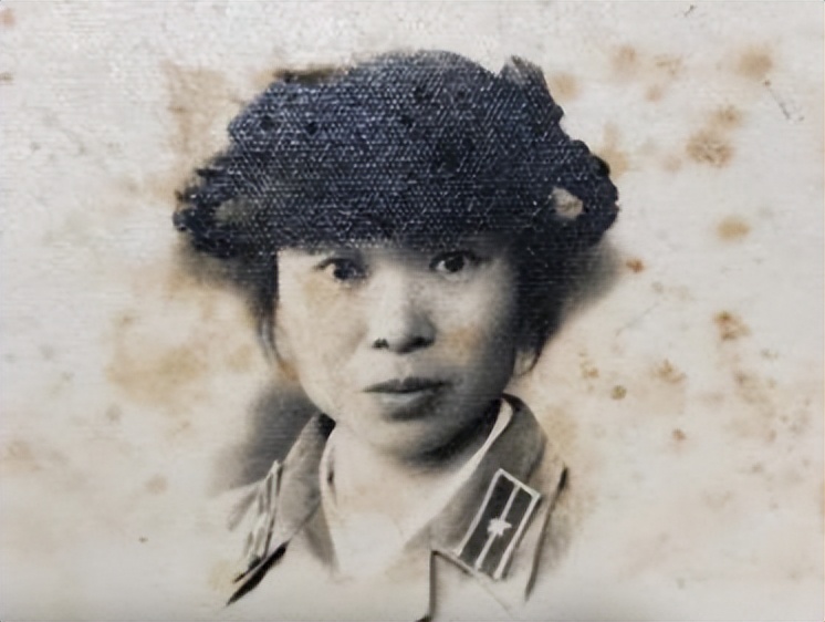 80岁老太捐款5万被劝回,老人转账300万被银行报警真相感人