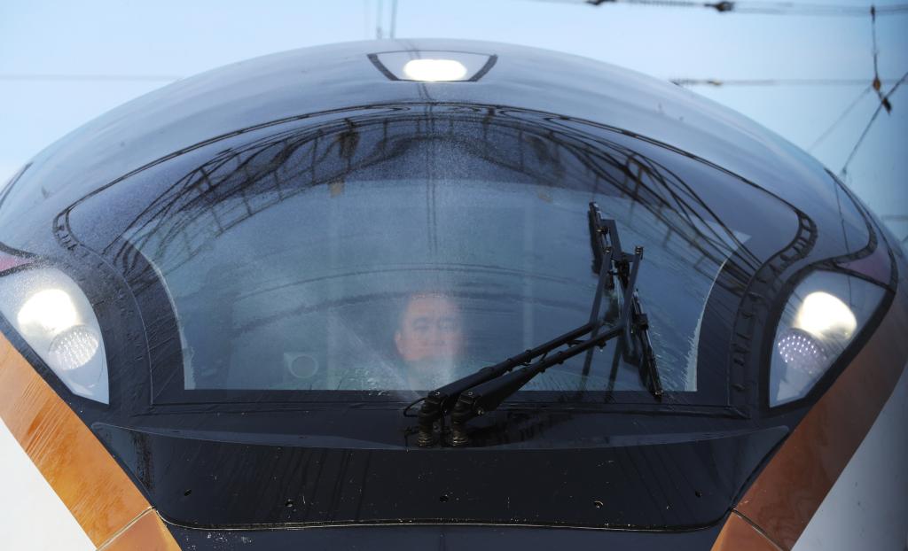 采访冷知识,火车开久了怎么擦玻璃