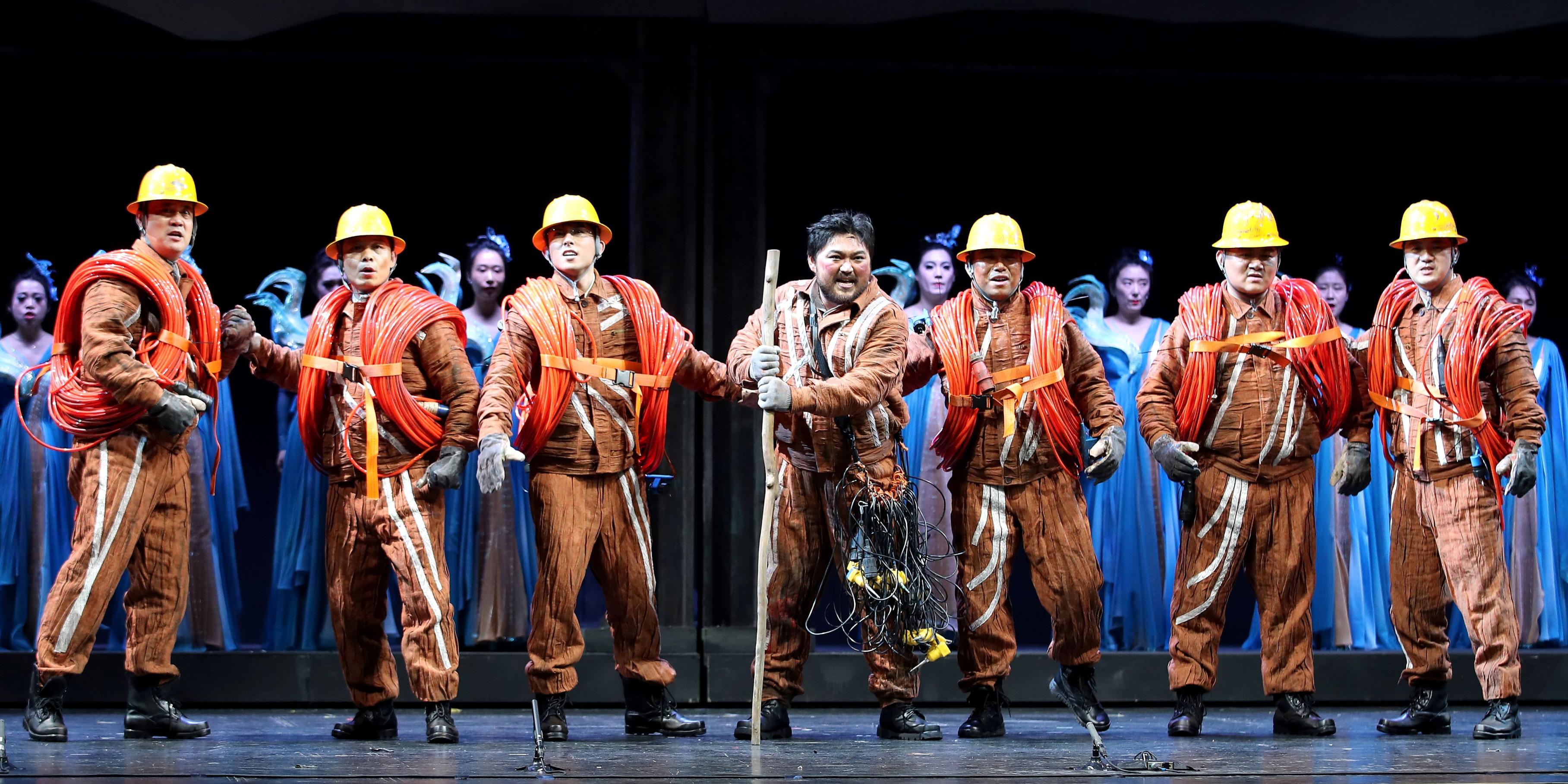 杜鸣心手稿,杜鸣心青年圆舞曲创作背景