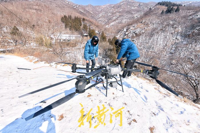 无人机触碰高压线事故,无人机飞越高压线