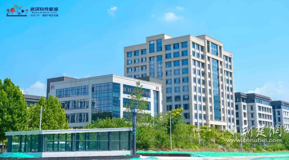 加快打造新兴产业集聚地,加快创新创业产业园区建设