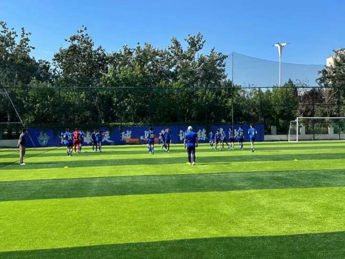 加油同学!滨海融媒青少年创新营·“奔跑吧少年”滨海足球小将冬令营学员火爆招募中!期待你的加入