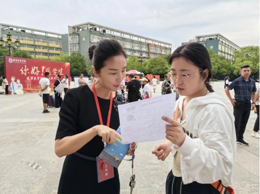 西安培华学院哪一年升的本科,西安培华学院新生报名了吗