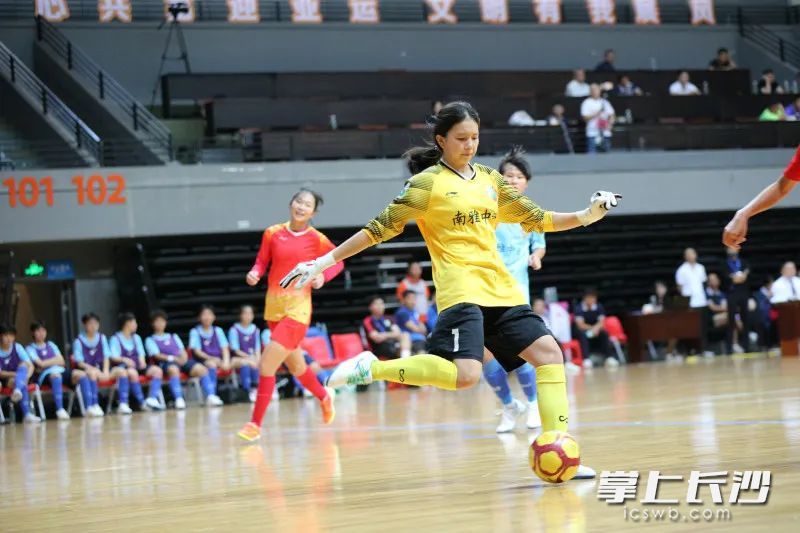 鍗楅泤涓鏈夌敺绡悧,鍗楅泤涓绡悆鏍￠槦