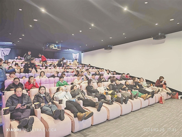 褰遍櫌涓氬唴浜哄＋鎻,褰遍櫌浠庝笟浜哄憳璁胯皥