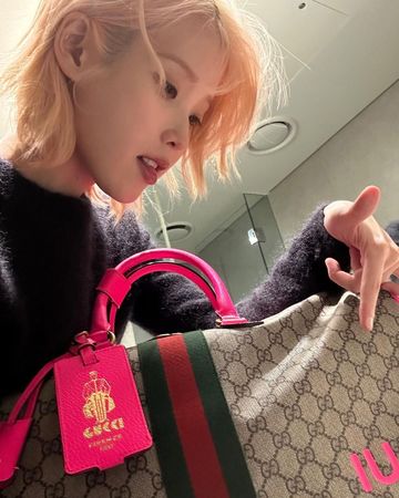 iu换了新发型,iu回归发型公开