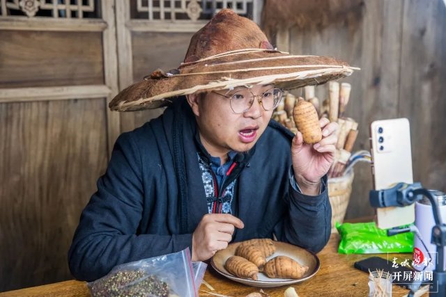 “云南十大新闻人物”20年·回访｜曲靖“老村长”赵朝鹏：带着荣誉和情怀，成为乡村振兴路上的“闪耀星光”