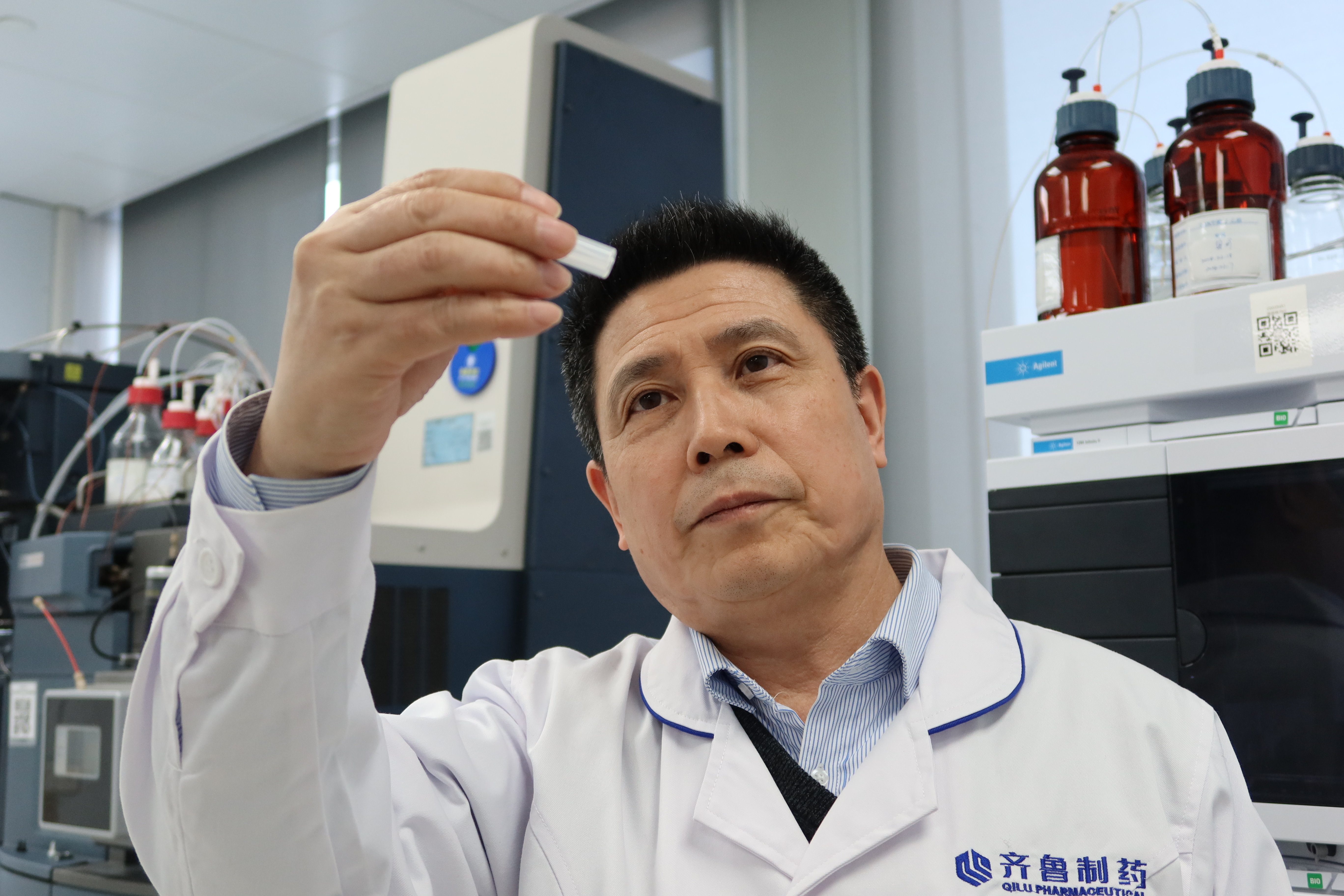 融媒·画像丨首个成功“出海”的国产眼科生物制剂的研发故事——十二年，磨一“药”