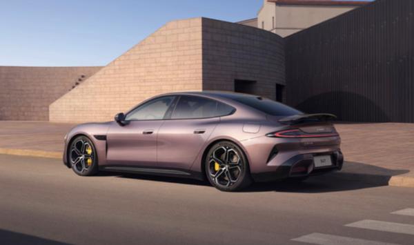 雷军介绍小米汽车选配,雷军谈选配