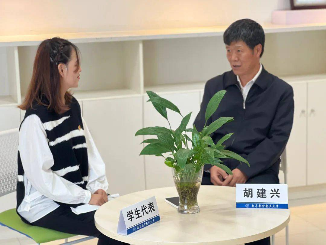 团团当主播｜对话山鹰总师，带你认识航空工业贵飞