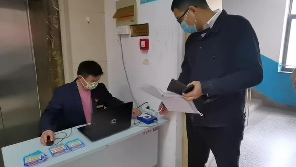 郑州线下招聘受疫情影响较大，@求职者：双“11”逛人才市场找工作啦