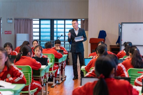 观摩交流促提升，六郎中学“校园开放日”展智慧新风