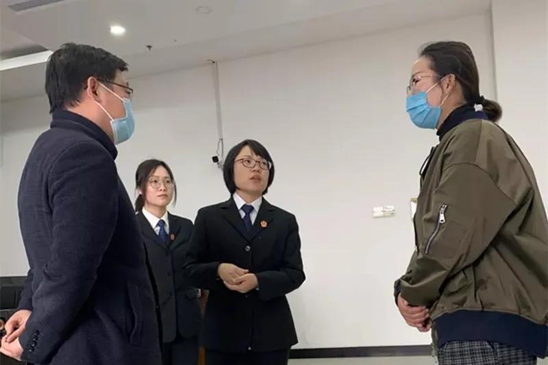 法院柏小凤,柏小凤