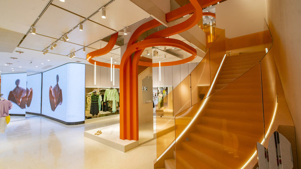 敦煌系列艾莱依,艾莱依与敦煌合作款的羽绒服