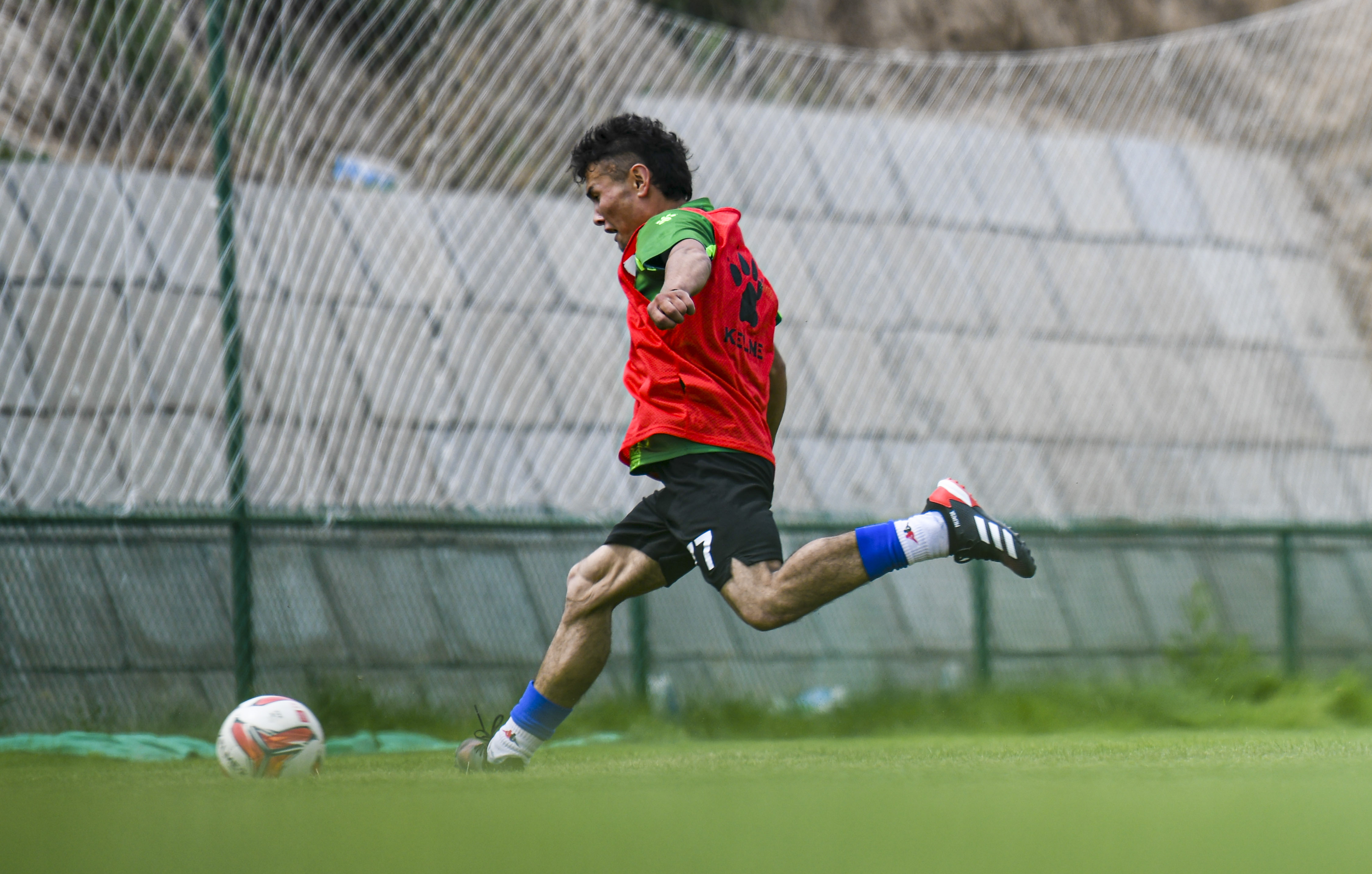 体育博主评价努尔飞腿,努尔飞腿还在职业队吗