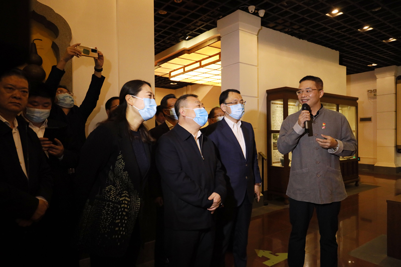 陕西省安康市市委副书记、市政府市长武文罡一行人到陈李济学习考察