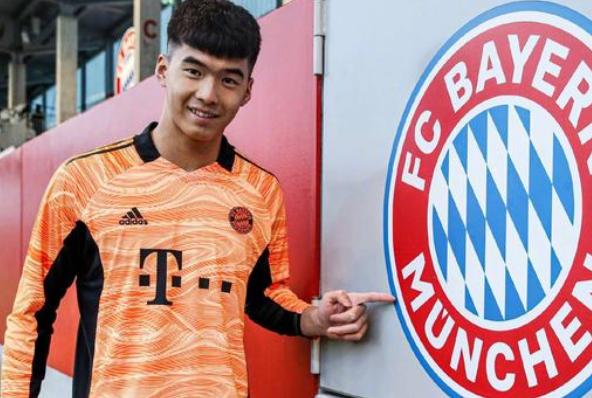 拜仁签约18岁中国门将名单,18岁门将对阵巴萨一战成名