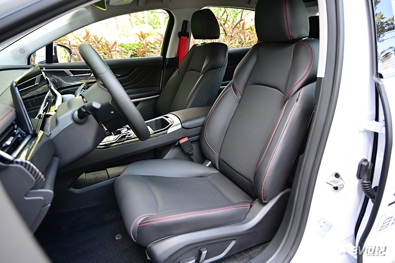 高性价比新能源轿车推荐,高性价比高颜值新能源汽车