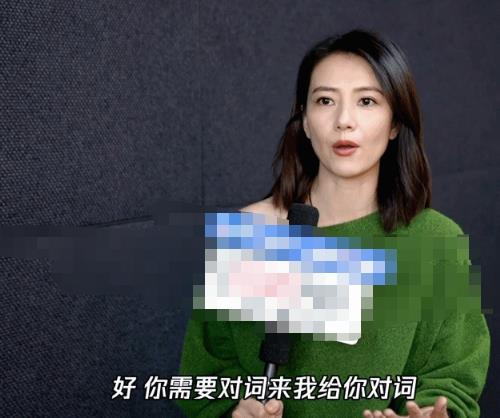 高圆圆沙滩写真曝光,身材颜值似少女,和赵又廷恩爱诠释“完美伴侣”